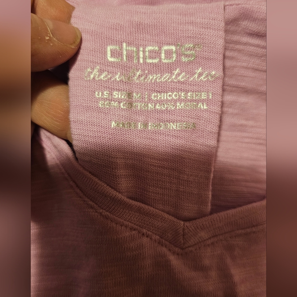 Chico's Ultimate Tee in Lavender sz M - Picture 3 of 3